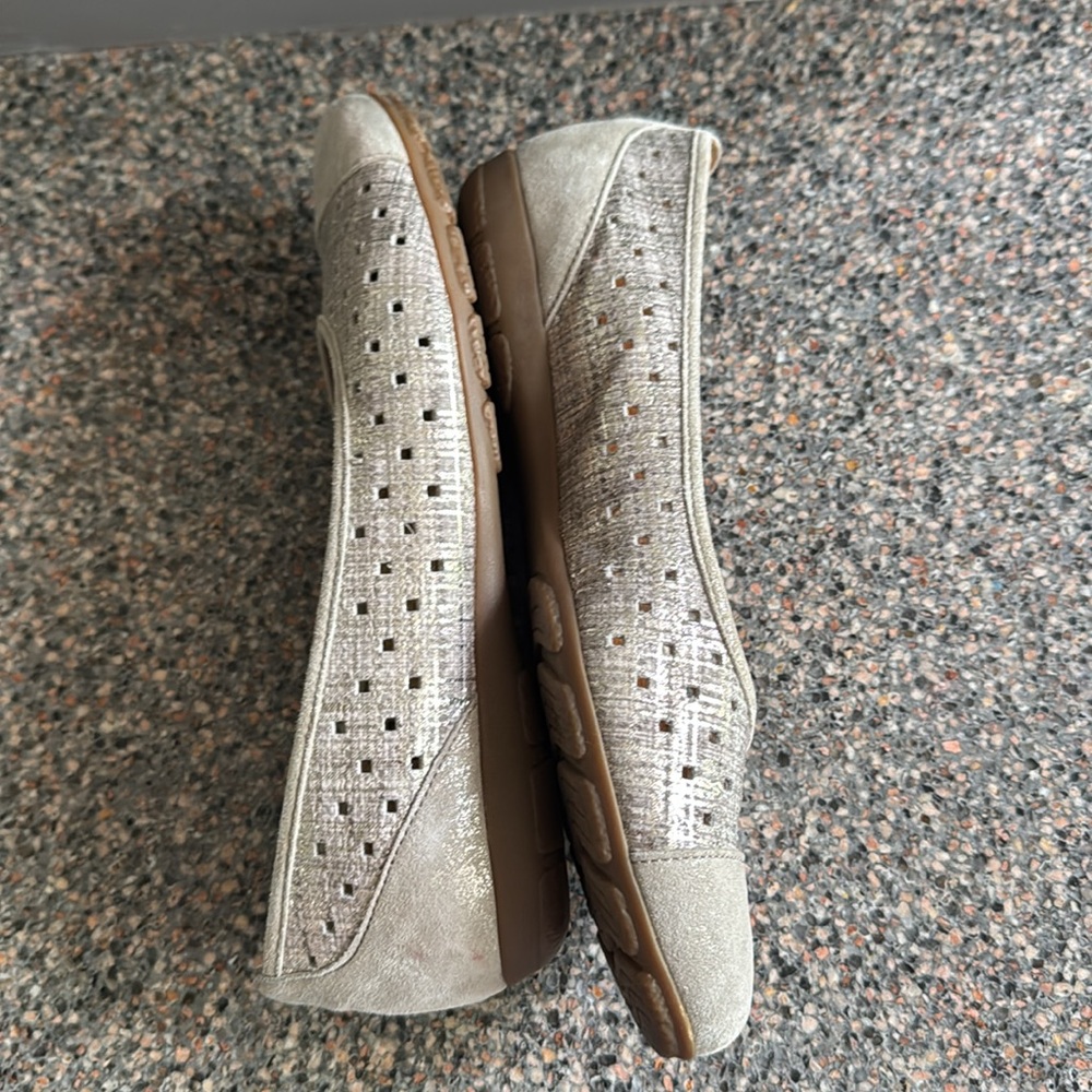 Gabor Elegant Women's Silver Ballet Flats size 7.5 - Picture 5 of 10